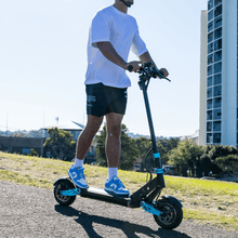 Load image into Gallery viewer, Bolzzen Riding Scooters Bolzzen Dynamo Dual-Motor 1000W e-Scooter | 52V 18-23AMP
