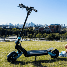 Load image into Gallery viewer, Bolzzen Riding Scooters Bolzzen Dynamo Dual-Motor 1000W e-Scooter | 52V 18-23AMP